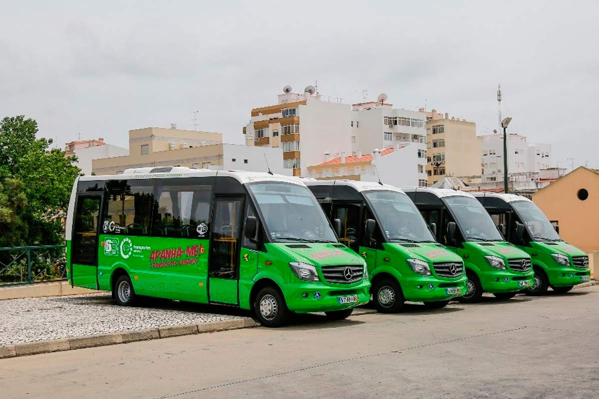  Quatro autocarros verdes da Transporte Urbano de Loulé 