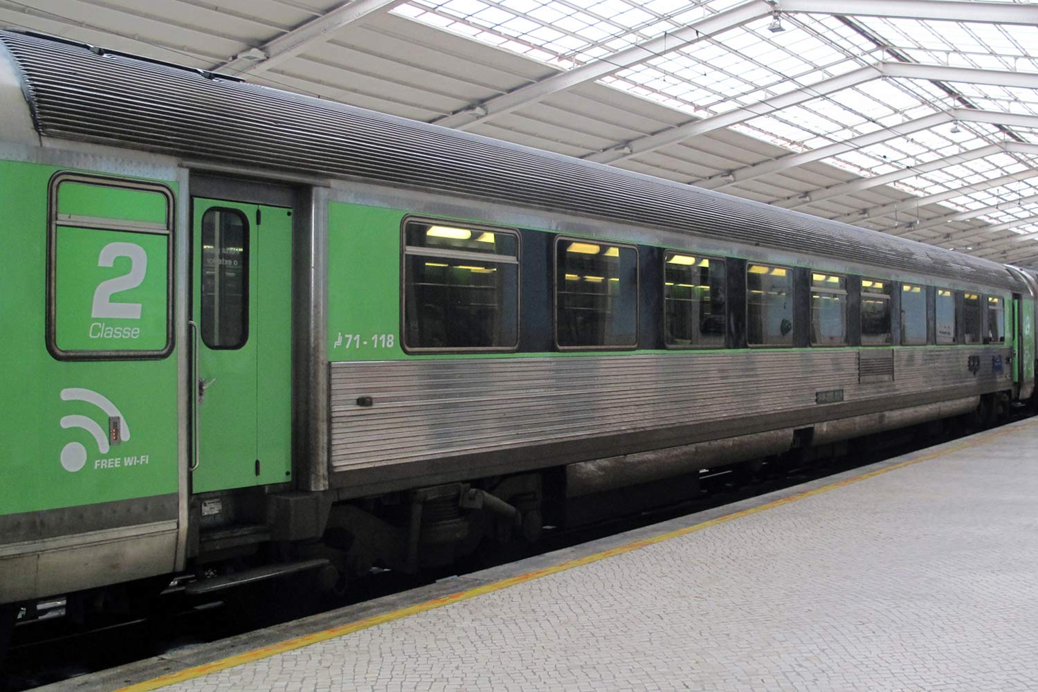 imagem carruagem Intercidades 2ª classe