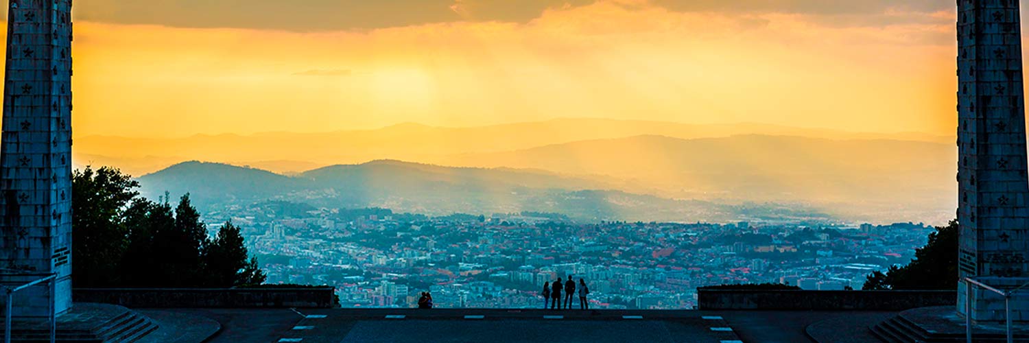 Por do sol com vista panorâmica da cidade, a partir do Santuário do Sameiro.