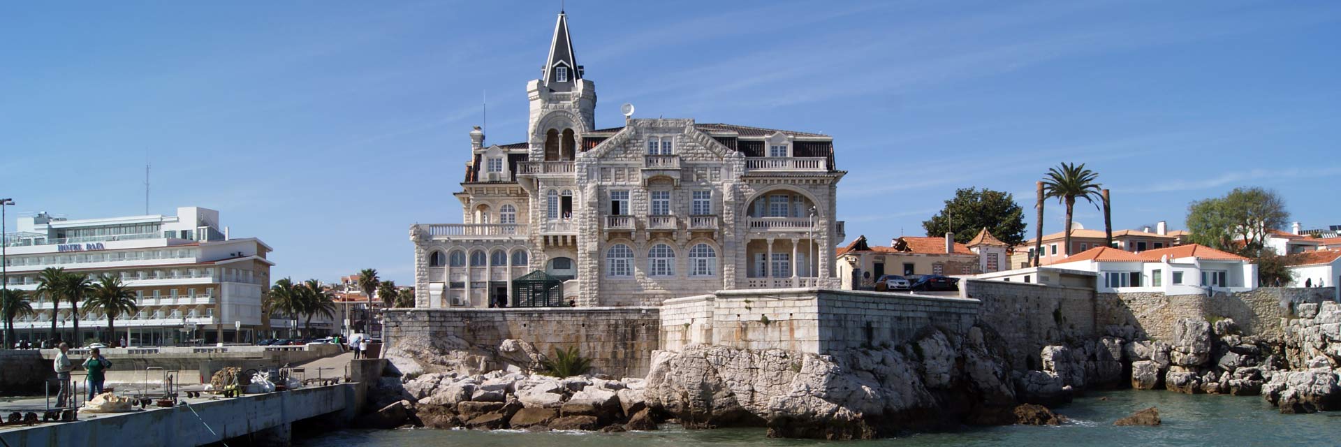 Seixas Palace on the seafront and next to it the Baía Hotel.