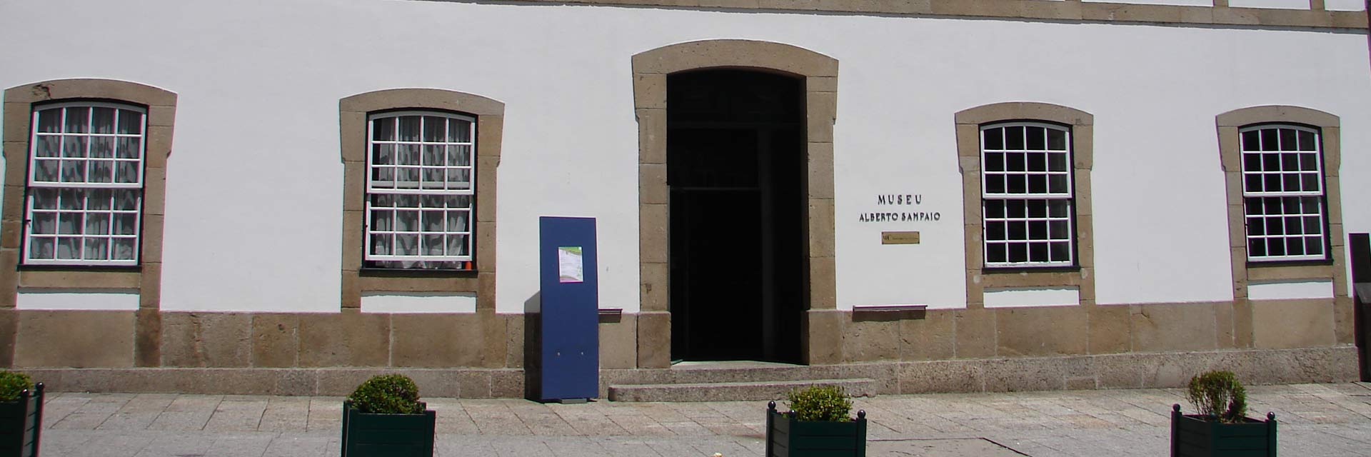 Facade of the entrance to the Alberto Sampaio Museum