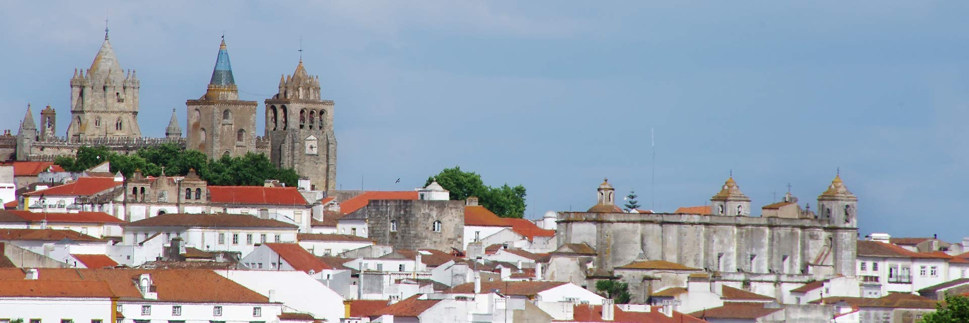View of the rooftops of Évora, highlighting the towers of Évora Cathedral.