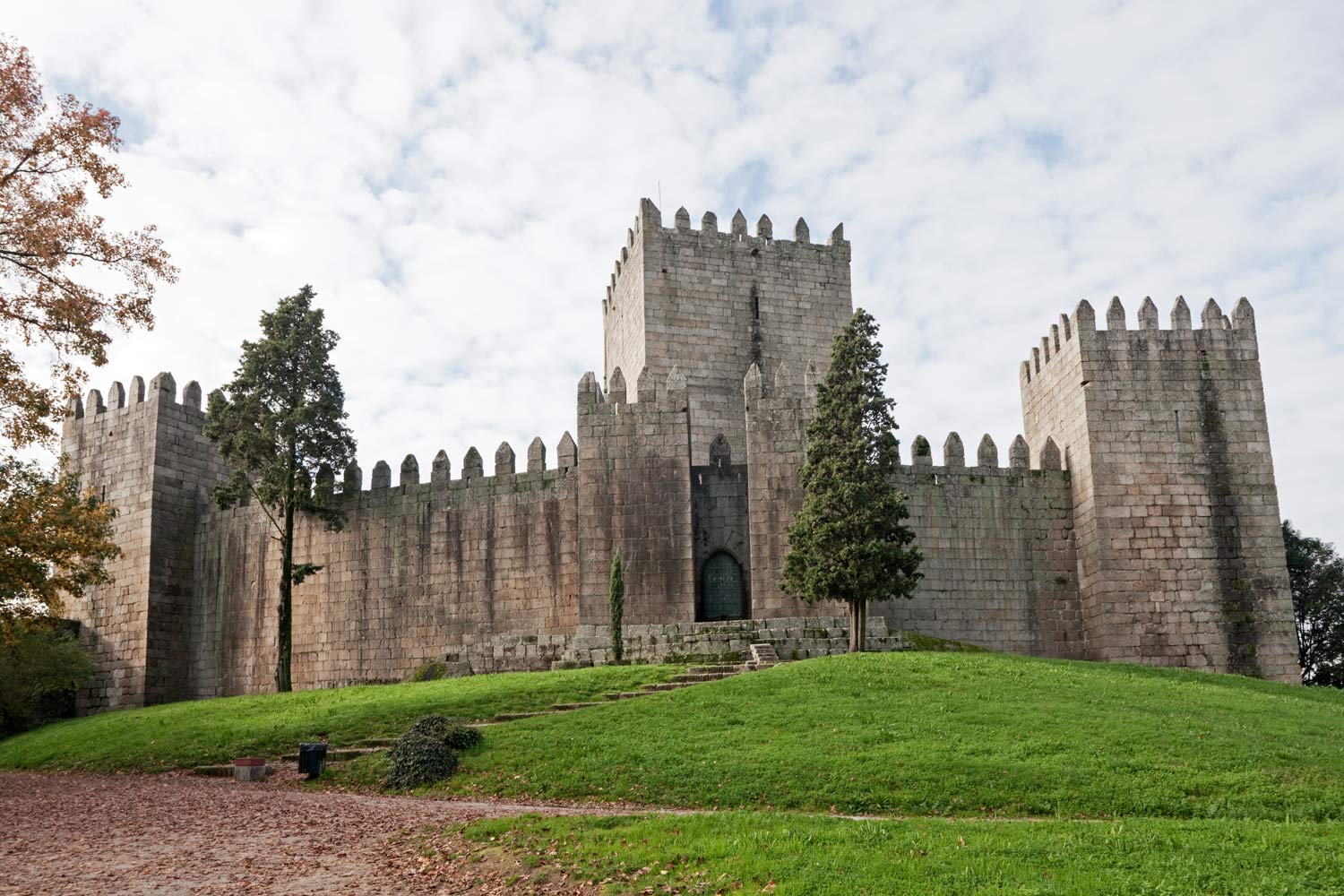 fachada do Castelo de Guimarães