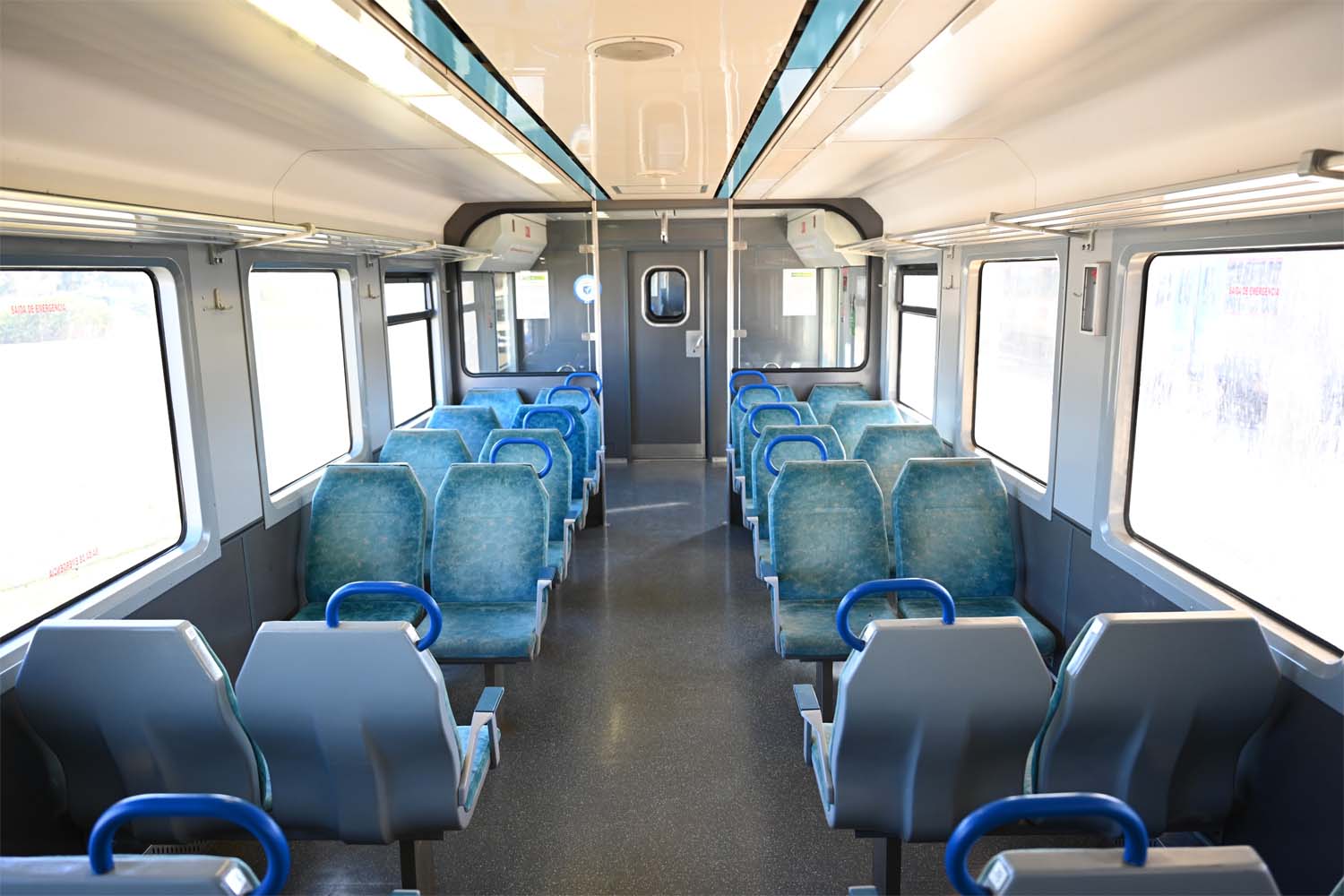 Diesel Multiple Unit CP 0457 - inside
