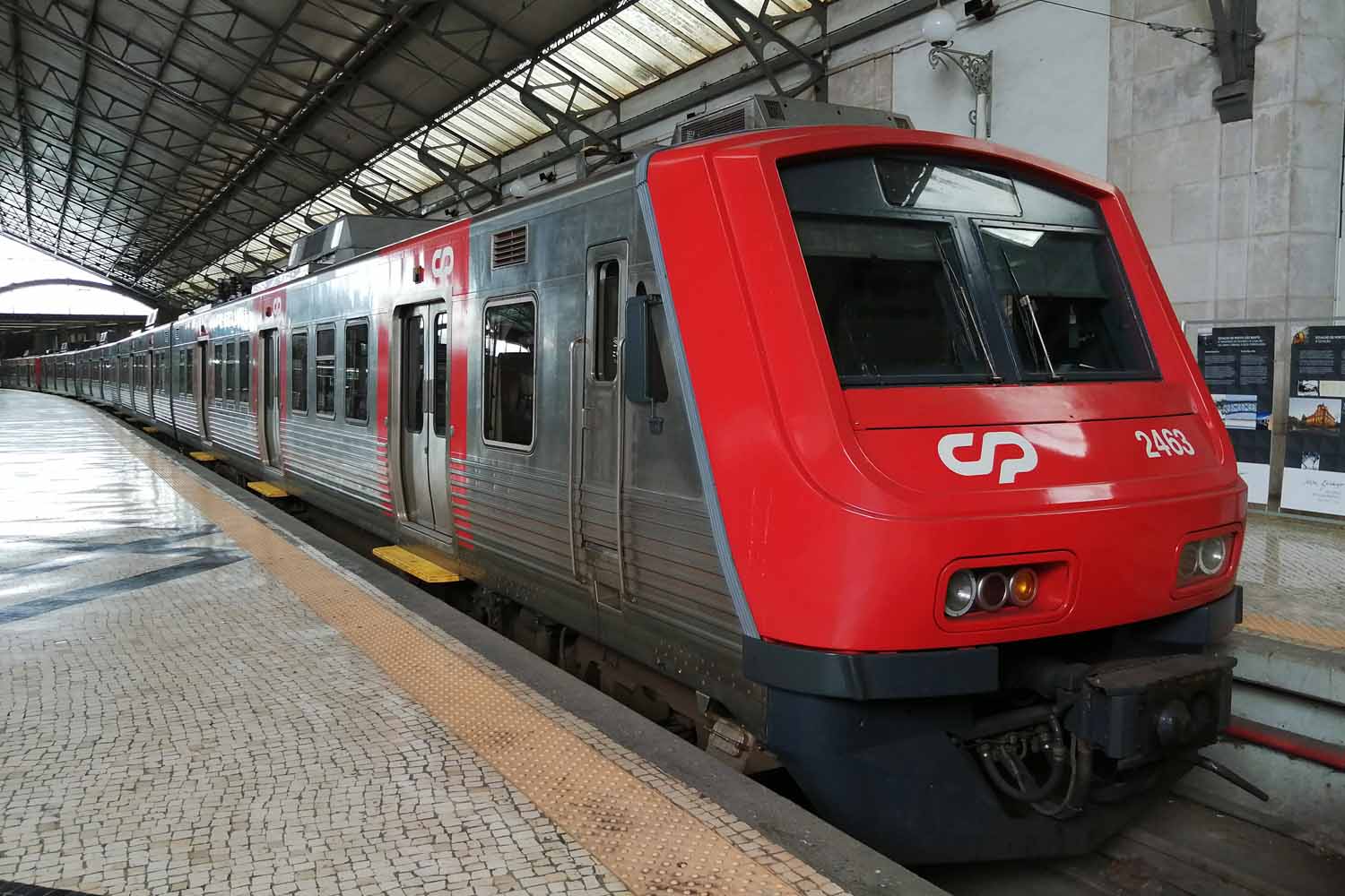 Automotora Elétrica CP 2463 - estação do Rossio