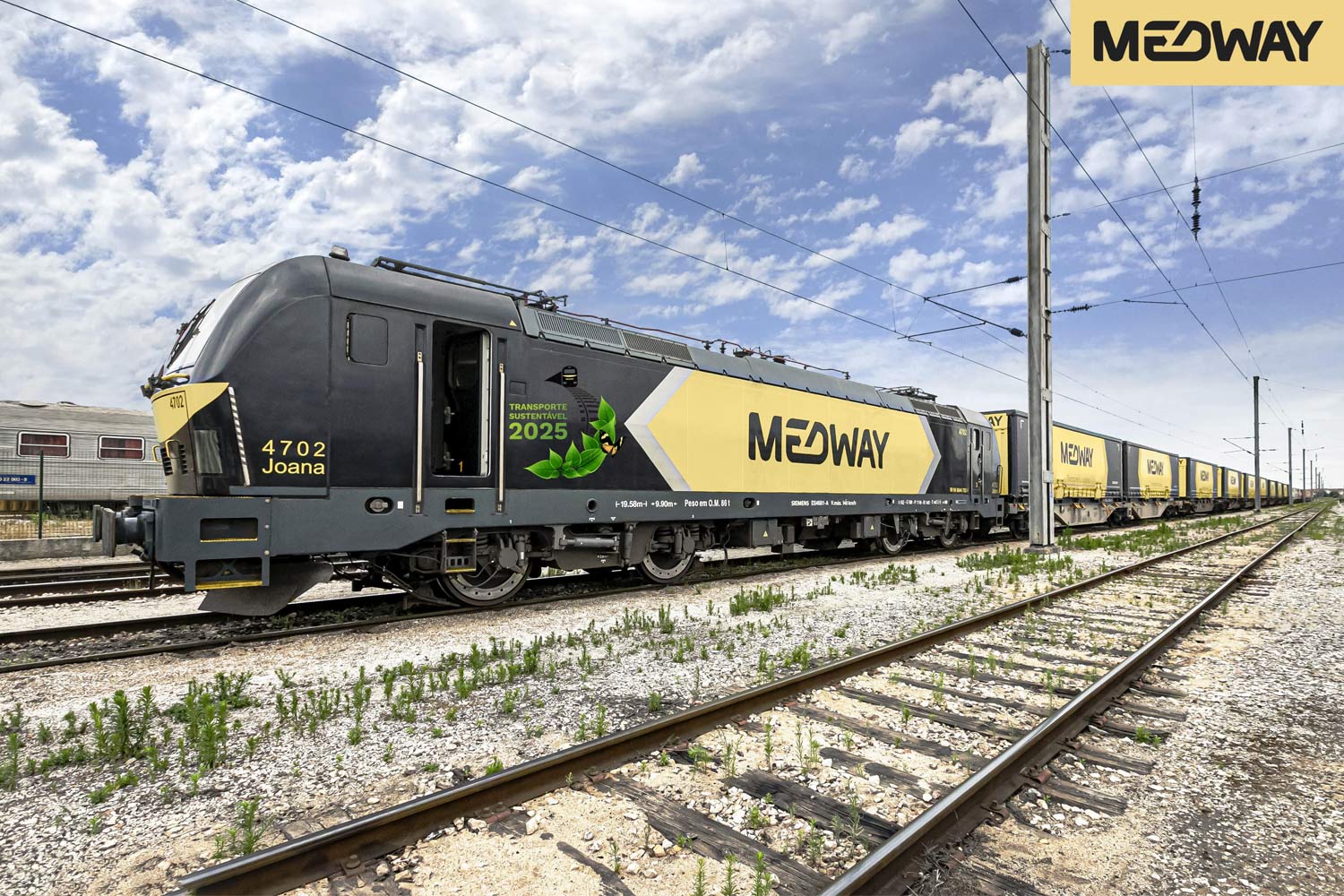 Comboio Medway formado por locomotiva e vagões de carga