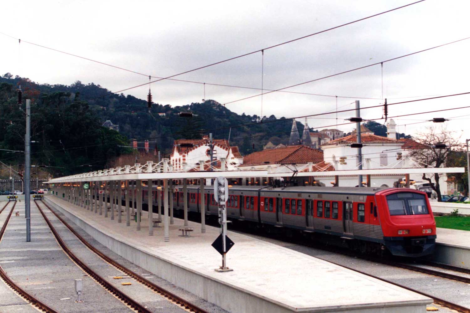 CP 2300 series red and grey electric multiple unit at Sintra station.