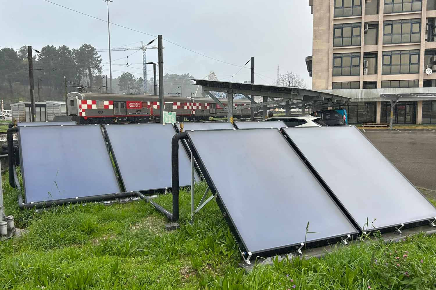 Solar panels next to the building in Contumil, with the emergency train in the background.
